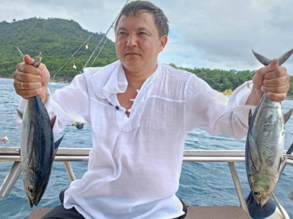 Catch Fish Coral Island Private Charter Fishing Trip Jigging